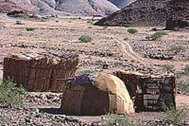 Photograph of a Nama homestead
at Pella Drift - Photo : G. P. Klinghardt (12719 bytes)